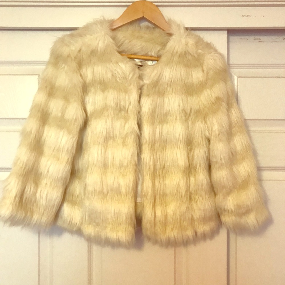 LIKE NEW MOSSIMO WHITE FAUX FUR COAT